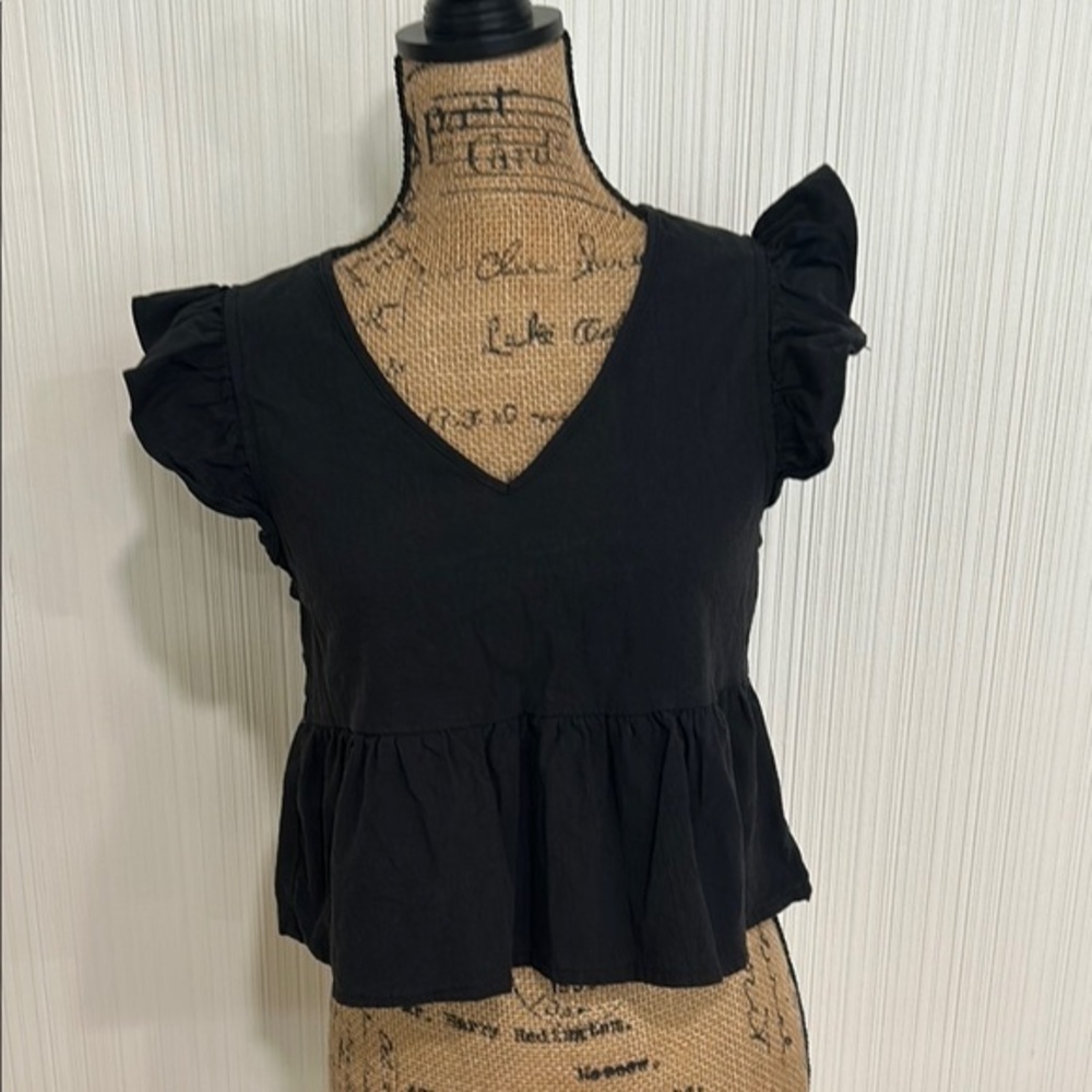 SHEIN Black Ruffle Sleeve Cropped Blouse